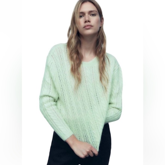 Zara wool/Alpaca crop knit sweater in light green.
Size medium, NWOT - Picture 3 of 10